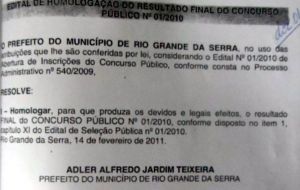 Homologação do concurso, feito pelo então prefeito Adler Alfredo Jardim Teixeira, o Kiko.
